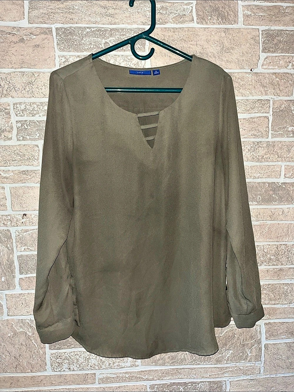 APT.9 Green Polyester Blouse Size Medium Like New